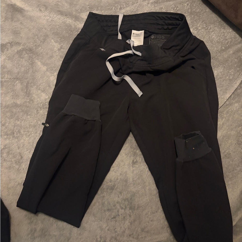 FIGS Black Scrub Pants with Light Gray Drawstring